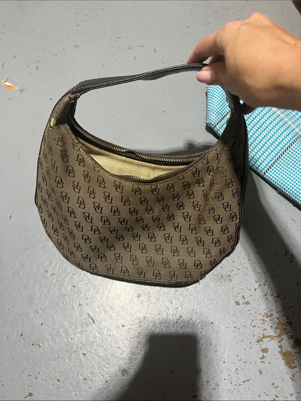 Dooney Bourke damage canvas Brown Patterned Women’s Shoulder Bag